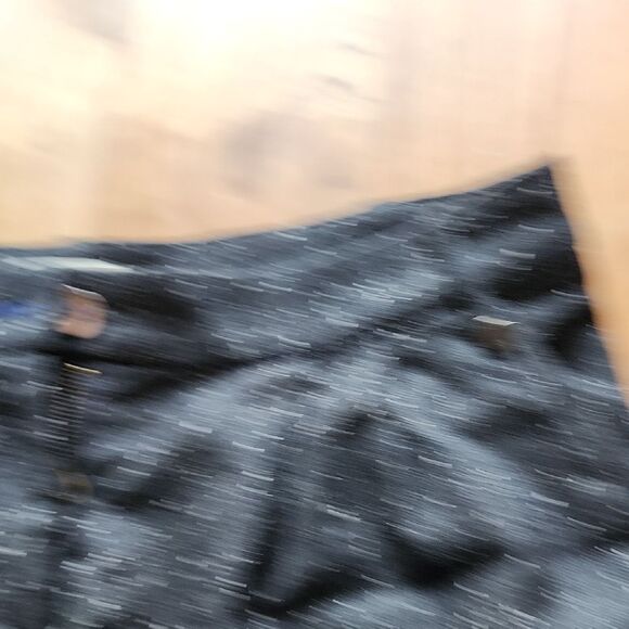 Elegant Black Speckled High Waist Shorts- Women's Size 6 - Picture 4 of 5